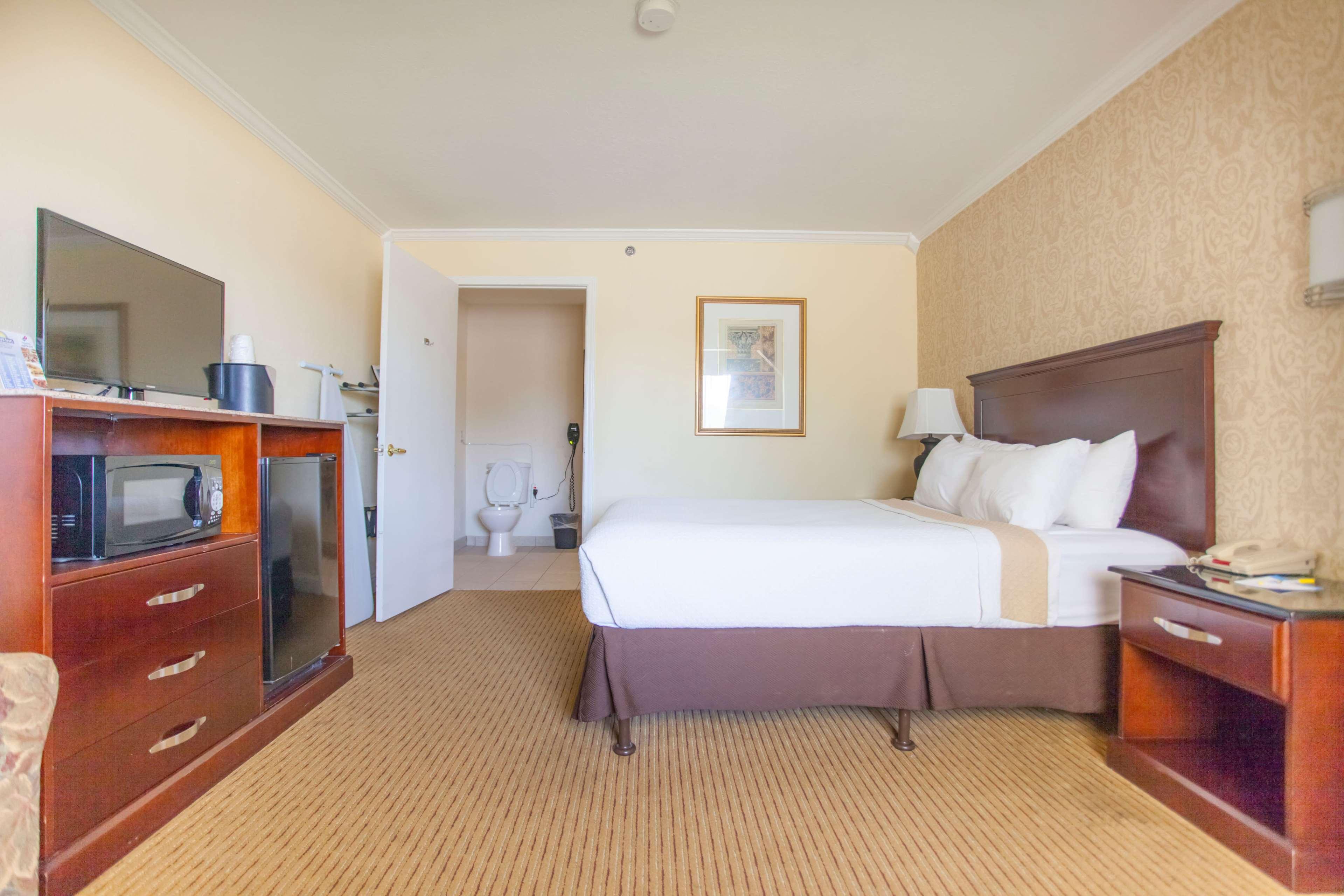 Days Inn By Wyndham Shenandoah The Woodlands Extérieur photo