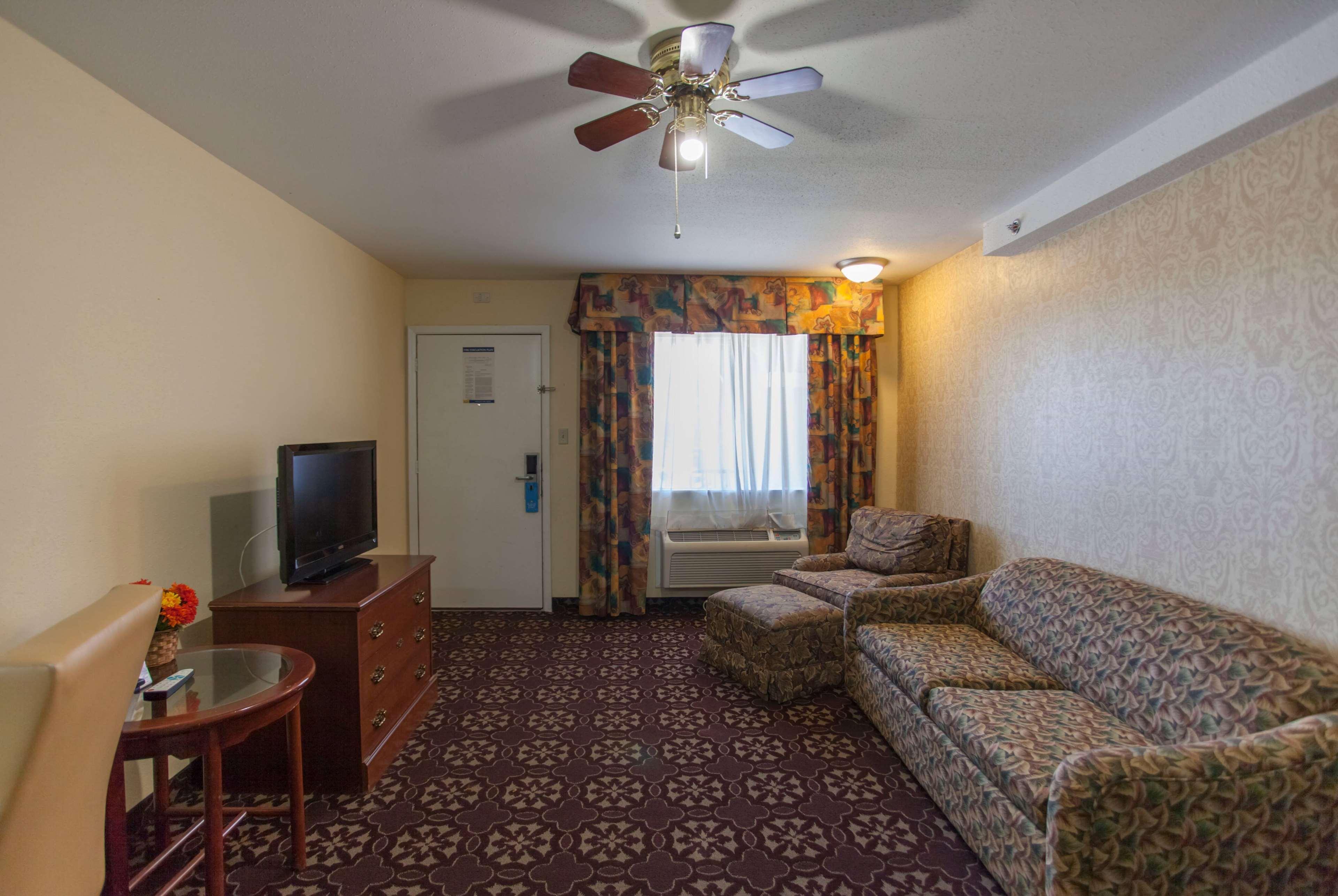 Days Inn By Wyndham Shenandoah The Woodlands Extérieur photo