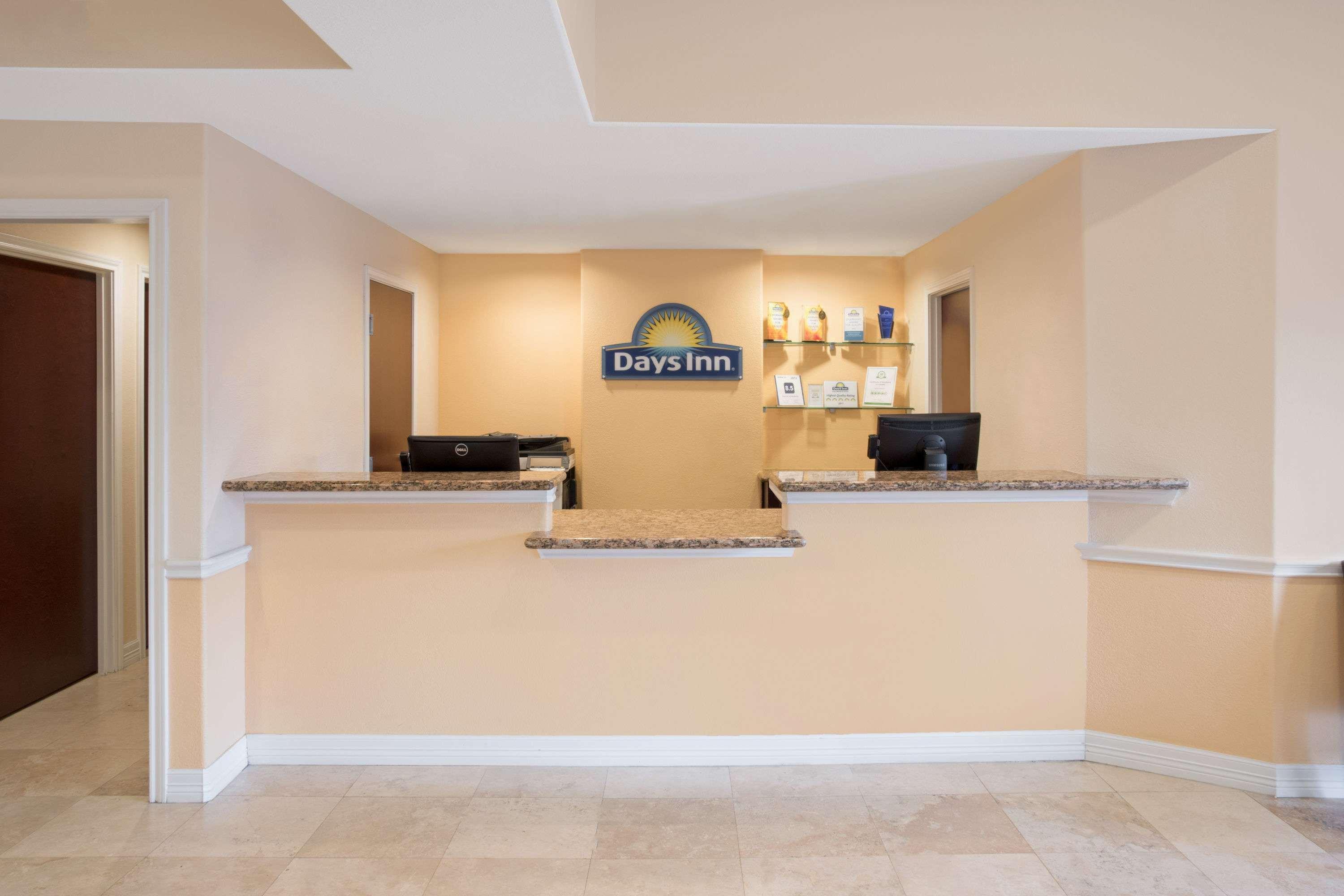 Days Inn By Wyndham Shenandoah The Woodlands Extérieur photo